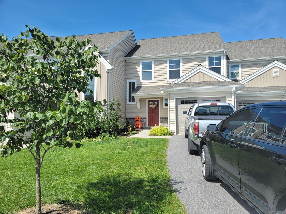 Foto principal - 21 Rollins Ln