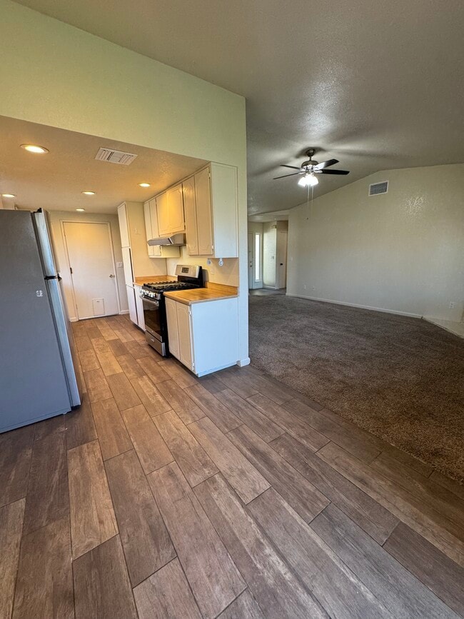 Building Photo - 113 Carney Cir