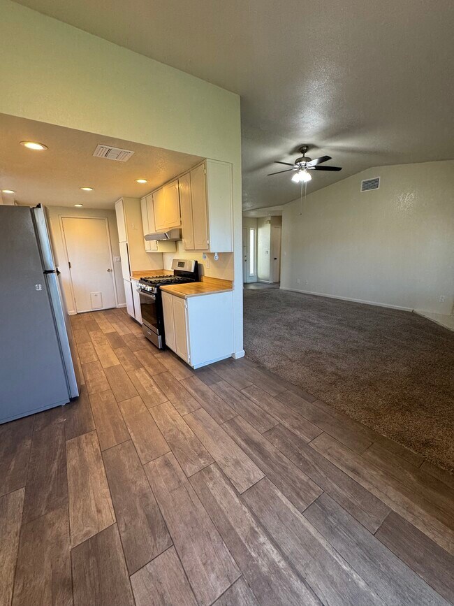 Foto del edificio - 113 Carney Cir