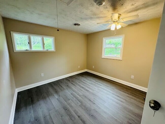 Building Photo - 363 Mansion Ave