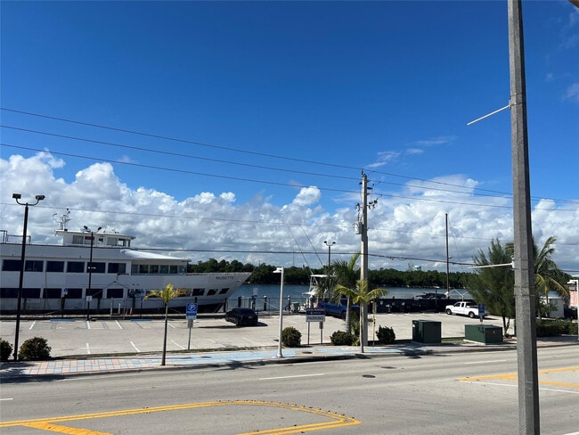 Building Photo - 1315 N Ocean Dr