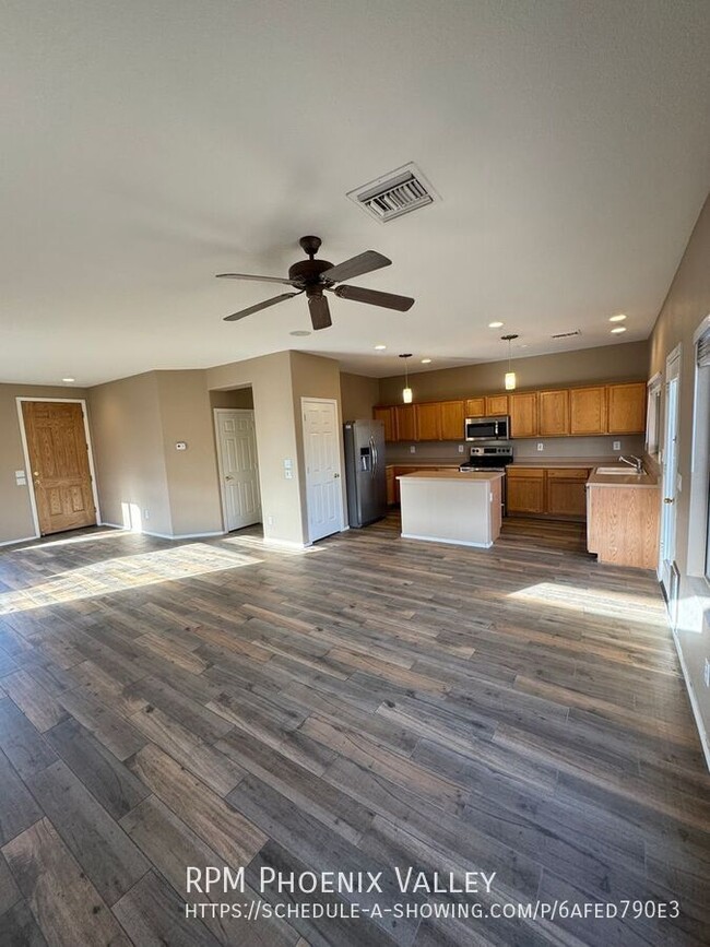 Foto del edificio - 9450 W Quail Ave