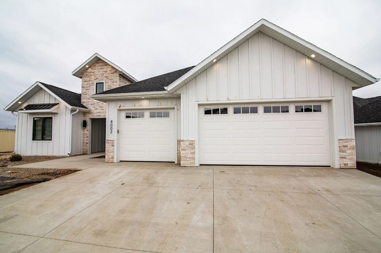 Foto principal - Legacy Homes at Coulee Ridge