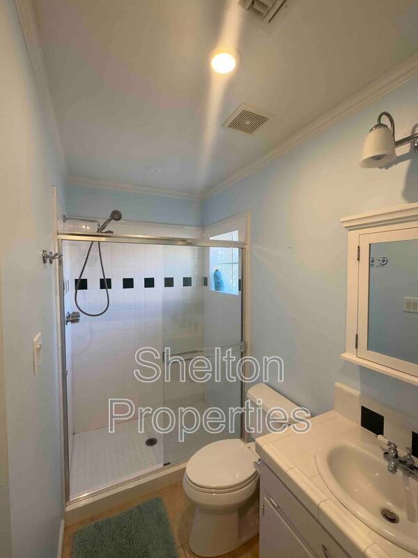 Foto del edificio - 2026 N Laurel Ave