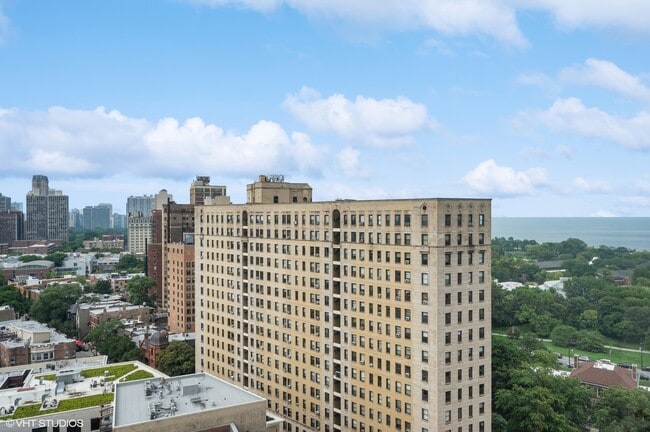 Building Photo - 2020 N Lincoln Park W