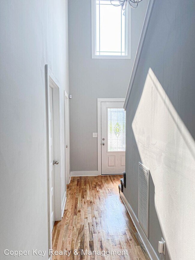 Building Photo - 3 br, 2.5 bath House - 528 Medallion Circle