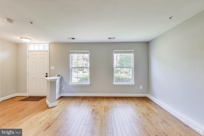 Foto del edificio - 12804 Short Hills Dr