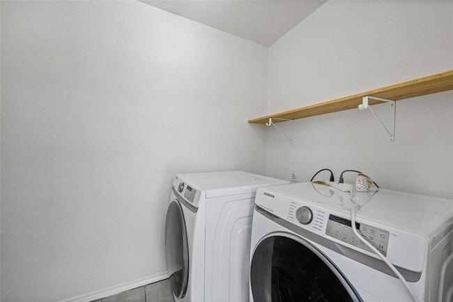 Building Photo - 3007 Steck Ave