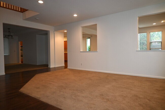 Foto del edificio - Resident Benefit Package Property