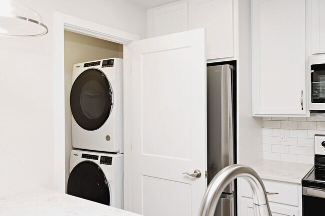 Foto del edificio - Dog-Friendly Ground Level Apartment