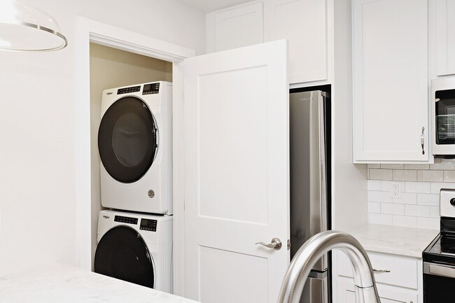 Building Photo - Dog-Friendly Ground Level Apartment