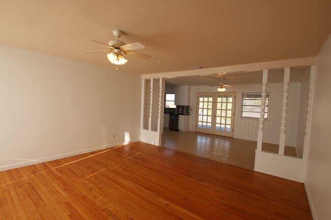 Foto del edificio - AVAILABLE NOW! 3 Bed 2 Bath Home Near UT T...