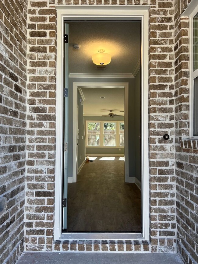 Building Photo - 203 Laurel Oaks