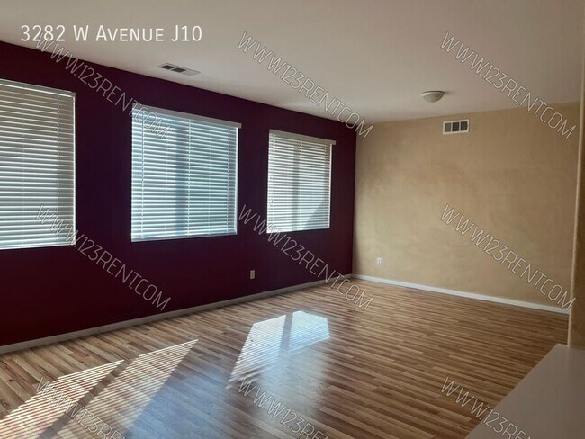 Foto del edificio - 3282 W Ave J 10
