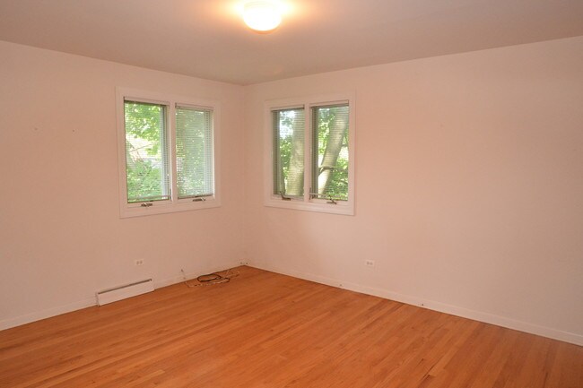 Building Photo - 560 Ivy Ct
