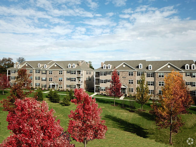 Beautifully Landscaped Courtyard at Birchwood Commons. - Birchwood Commons