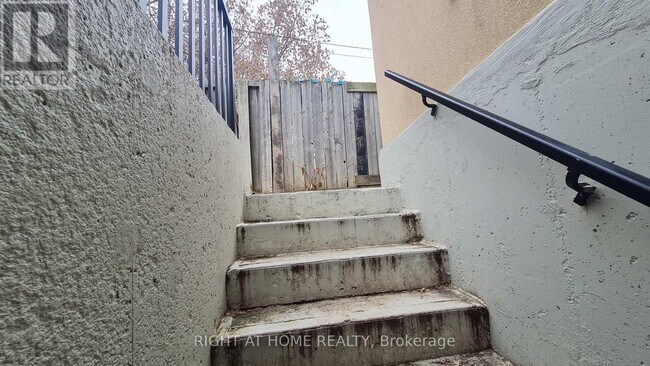 Photo du bâtiment - 10 Emmott Ave