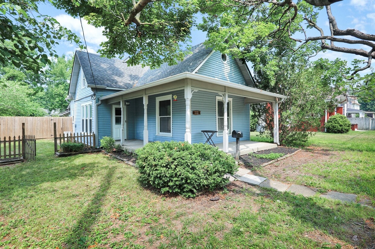 Front Yard and Porch - 108 N Muessing St