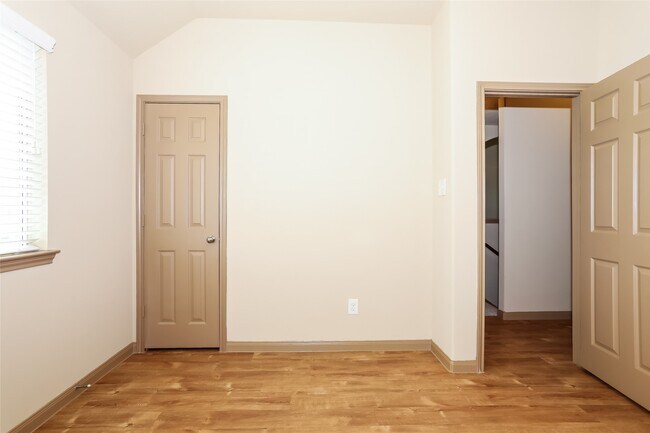 Foto del edificio - 5630 Long Arbor Ln