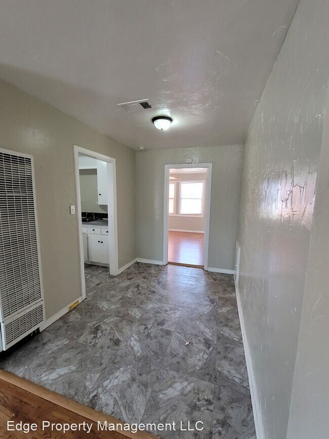 Building Photo - 2 br, 1 bath House - 1114 N Houston St.