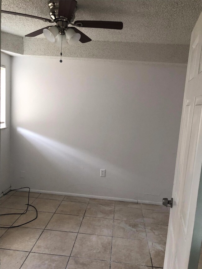 Building Photo - 831 Sky Lake Cir