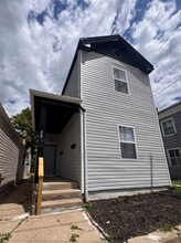 Building Photo - 506 Vine St
