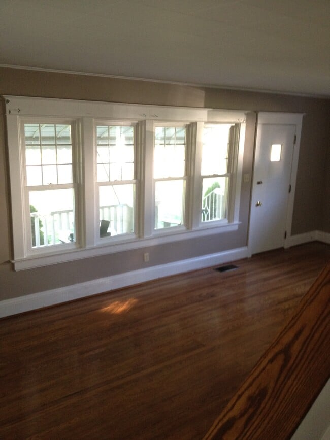 Building Photo - 201 E Sycamore St