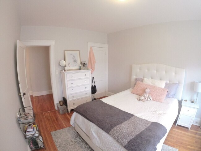 Foto del edificio - Stunning Brookline 6 bed with B and C line...