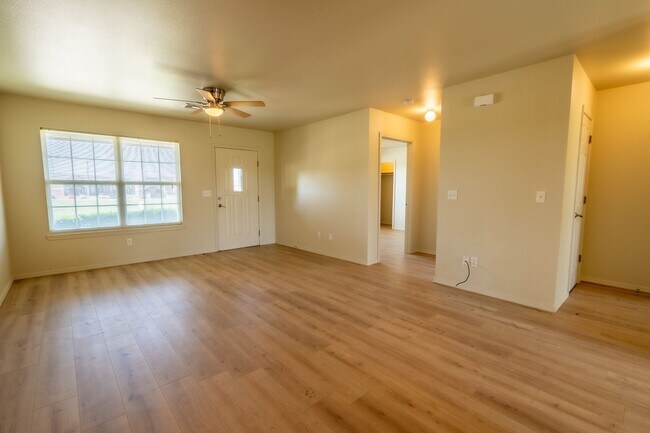 Building Photo - Cozy 2 bedroom 2 bathroom Townhome - Avail...
