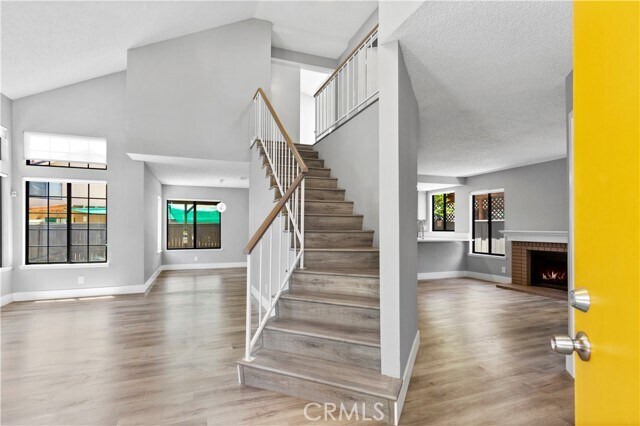 Building Photo - 261 Momento Ave