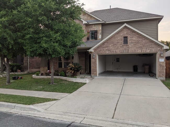 Front view - 13204 Hymeadow Cir (Austin, TX) House