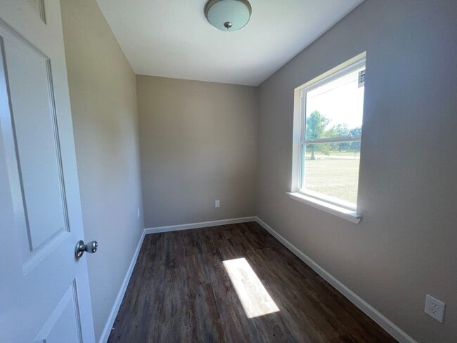 Building Photo - 2854 LA-14