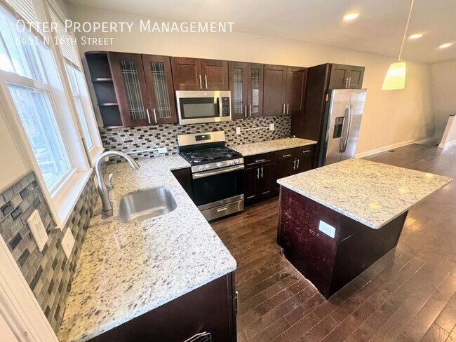 Foto del edificio - 6451 N 16th St