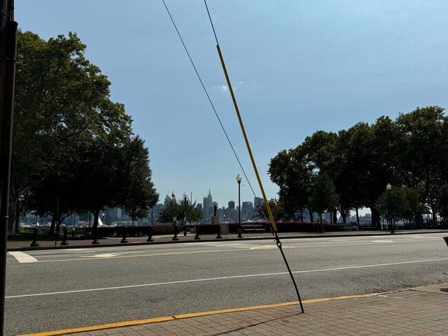 Foto del edificio - 5915 Boulevard E
