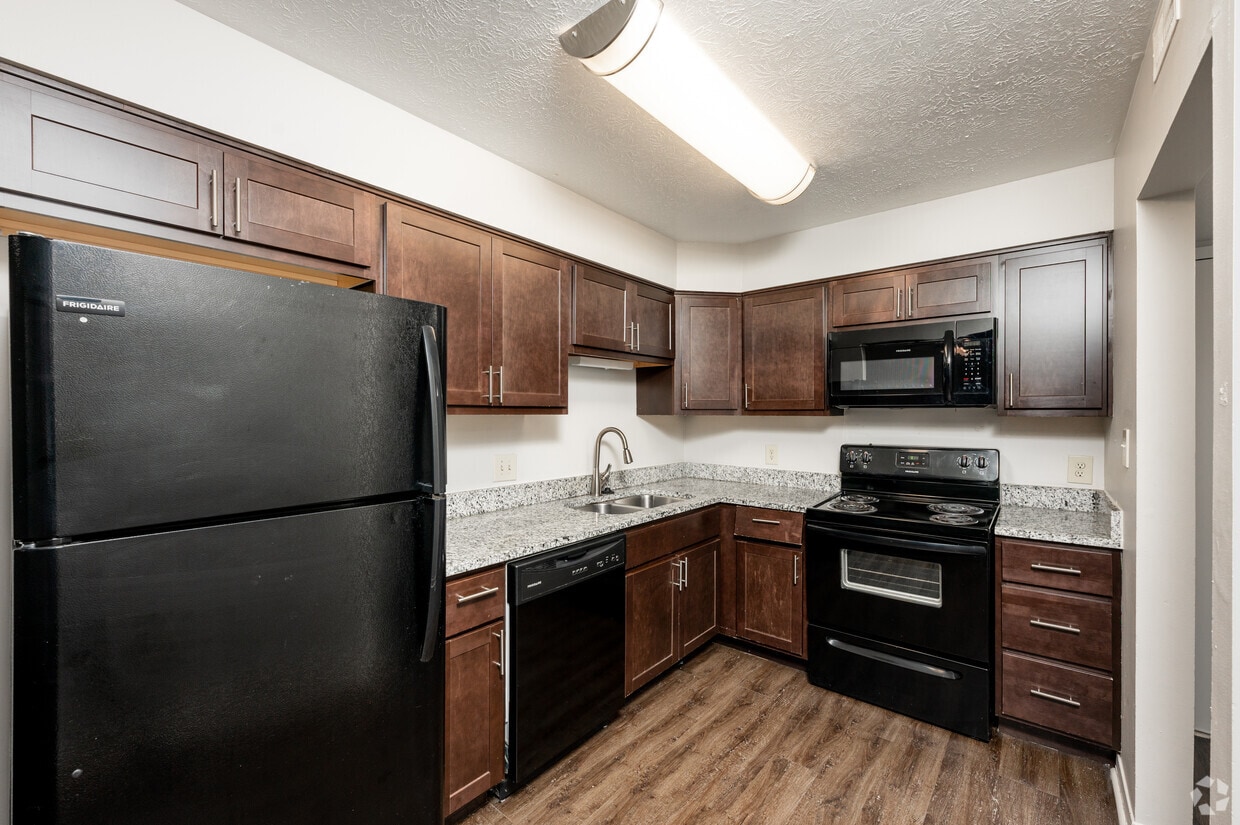 Primary Photo - Franklin Park Apartments