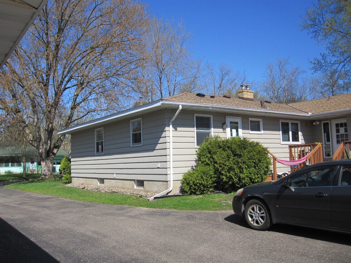 516 N 8th St Unit 516, River Falls, WI 54022 516 N 8th St River Falls