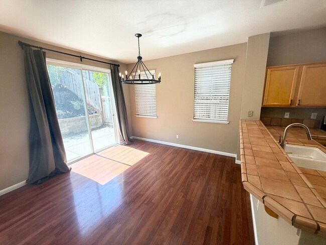 Building Photo - Gorgeous 3BD/2.5BA Single-Family Home for ...