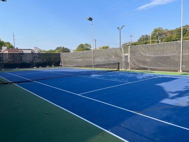 Foto del edificio - 2301 Balsam Dr