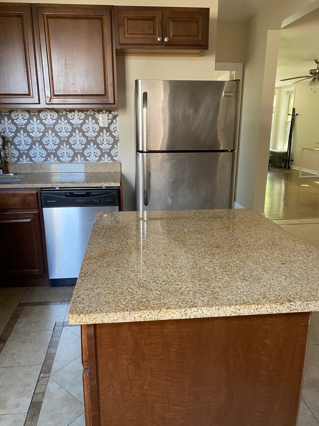 Kitchen - 2900 N Richmond St