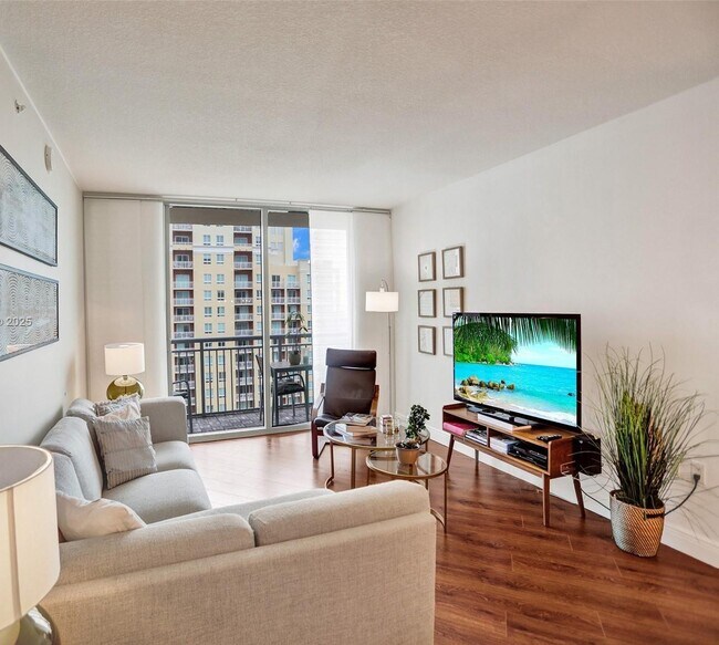 Foto del edificio - 9066 SW 73rd Ct