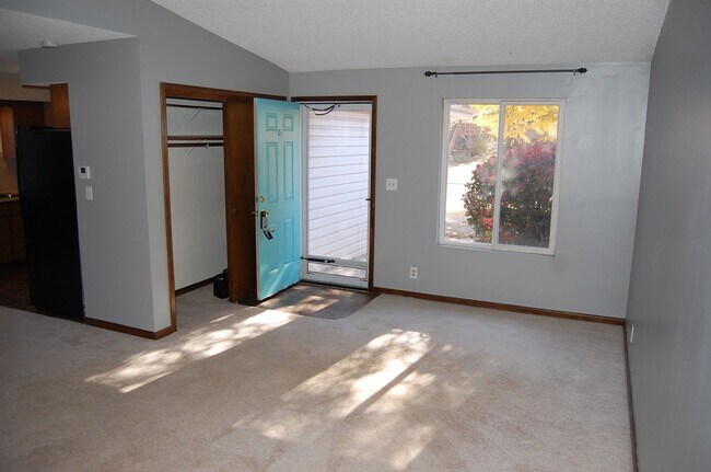 Foto del edificio - 3724 Clover Cir