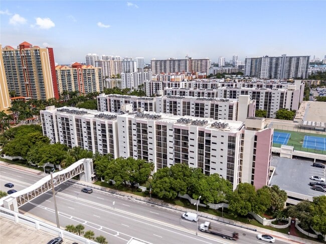 Foto del edificio - 16909 N Bay Rd