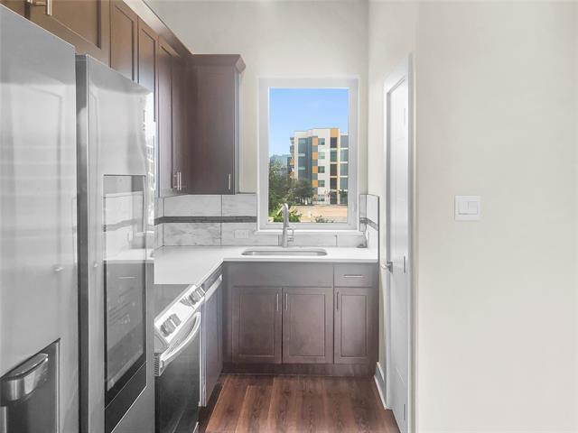 Foto del edificio - 324 Feliks Gwozdz Pl