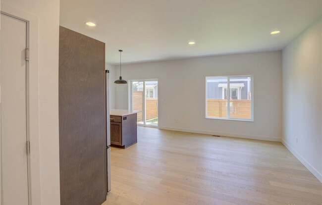 Building Photo - Townhouse 909