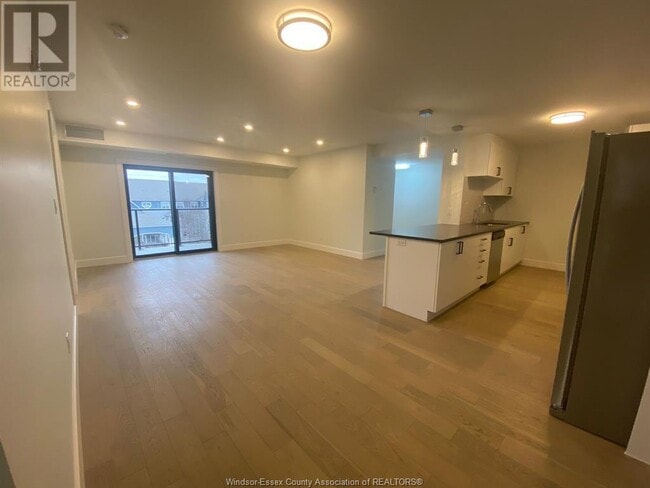 Photo du bâtiment - 2550 Sandwich W Pkwy