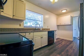 Building Photo - 5302 Malibu Ct