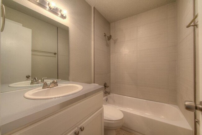 Foto del edificio - 2412 Burleson Ct