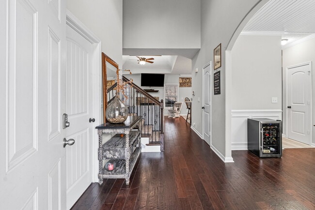 Building Photo - 632 Hidden Valley Dr