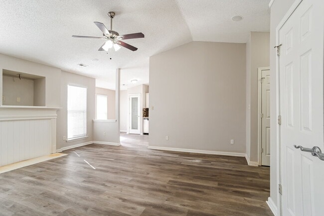 Building Photo - 1610 Royal Tree Ct