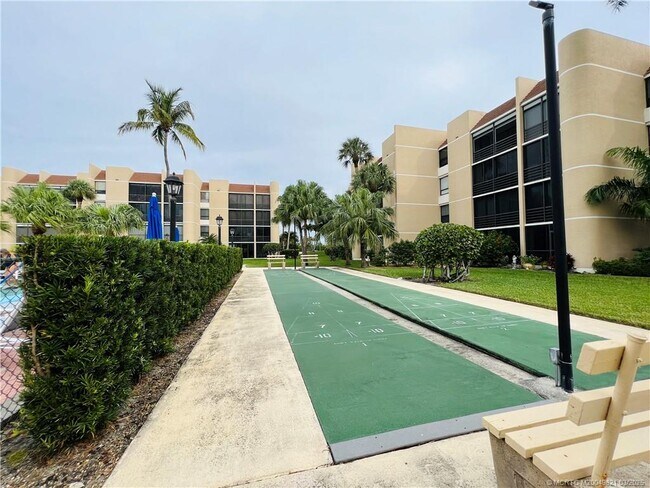 Foto del edificio - 3392 NE Causeway Blvd